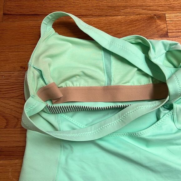 Lululemon sz 6, Core Kicker Tank, Mint Green - like new - Picture 6 of 10
